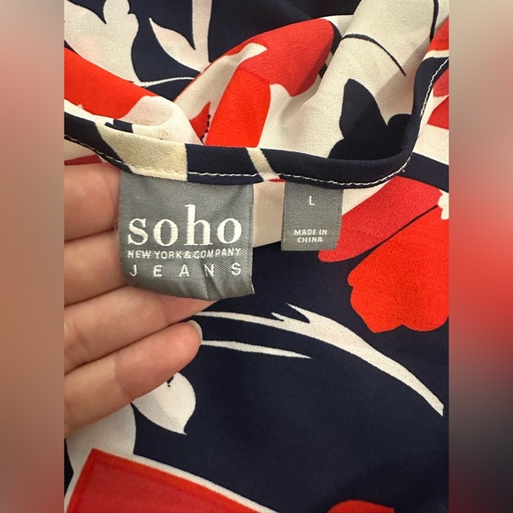 Soho New York & Company Red and Navy Floral Assymetrical Blouse size L - Picture 3 of 6